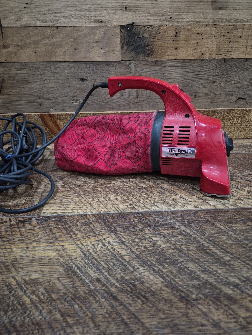 Vintage Royal Dirt Devil Hand Held Vacuum Cleaner Works Model 103 Clean Unit